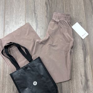 Swift Wide-Leg
Mid-Rise Pant